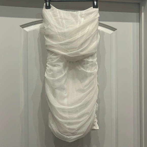 superdown Dresses & Skirts - Superdown white semi dress NWOT Size L